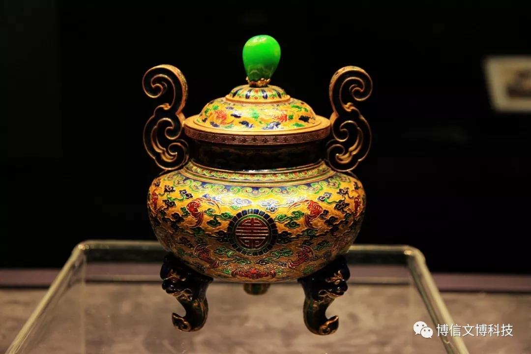 文物展櫃中的文物（wù）